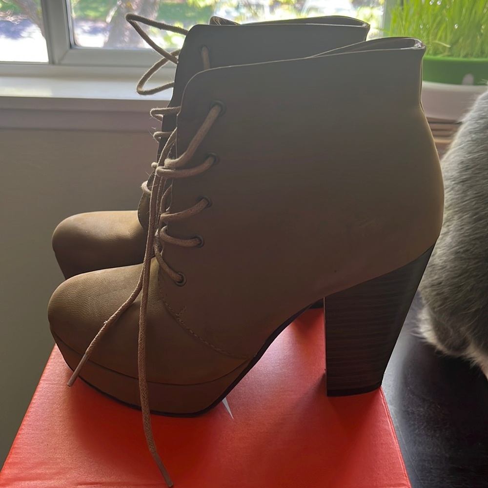 Cathy Jean Womens Ankle Heel Boot Size 8